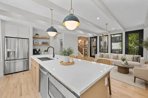 3339 North Kenmore Avenue Chicago IL 60657