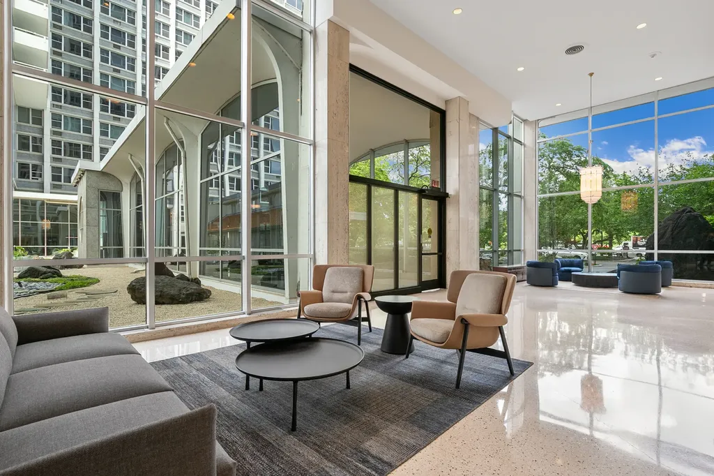 4250 North Marine Drive Chicago IL 60613