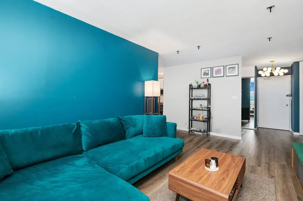 4250 North Marine Drive Chicago IL 60613