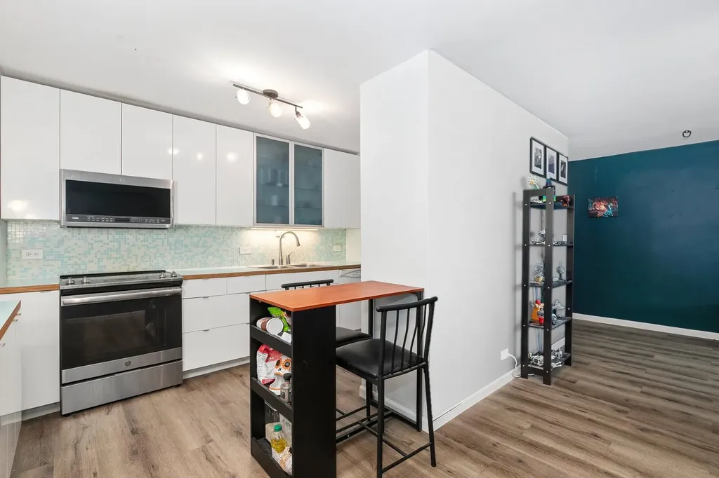 4250 North Marine Drive Chicago IL 60613