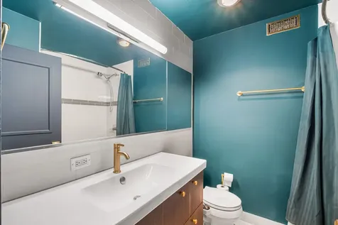 4250 North Marine Drive Chicago IL 60613