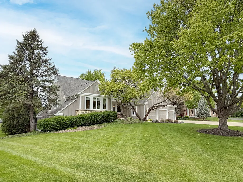211 Ridge Lane Lake In The Hills IL 60156