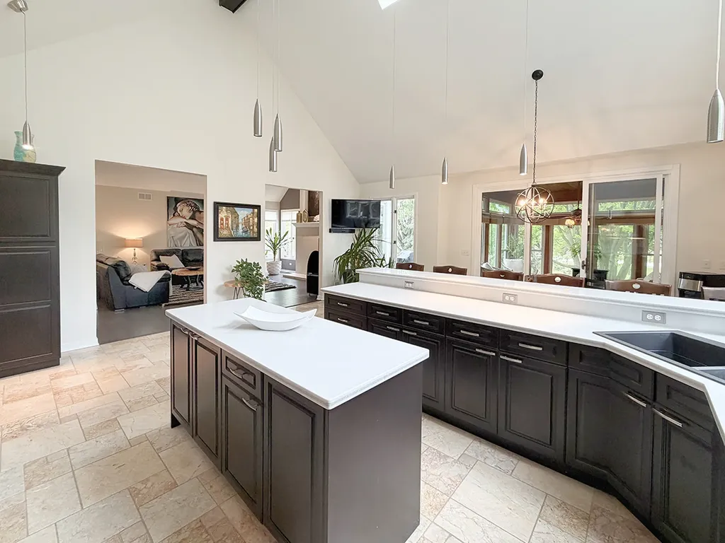 211 Ridge Lane Lake In The Hills IL 60156