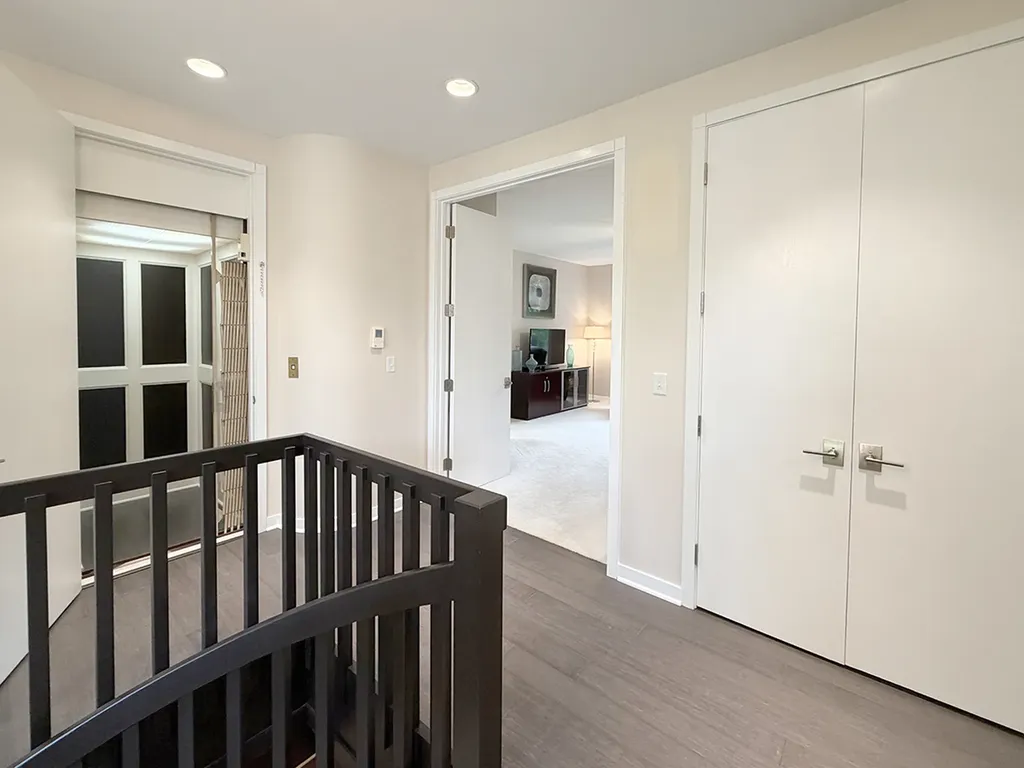 211 Ridge Lane Lake In The Hills IL 60156