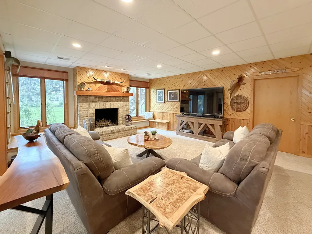 211 Ridge Lane Lake In The Hills IL 60156