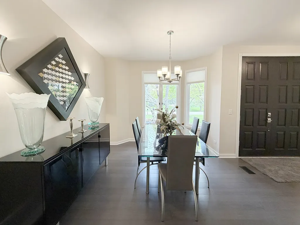 211 Ridge Lane Lake In The Hills IL 60156