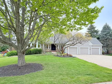 211 Ridge Lane Lake In The Hills IL 60156