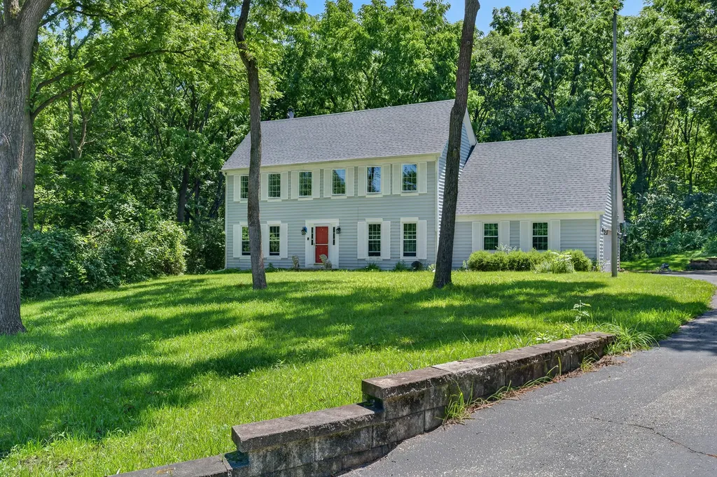 4N869 Black Willow Drive St. Charles IL 60175