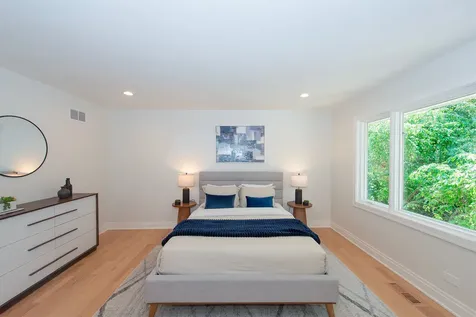 1221 Loch Lane Lake Forest IL 60045