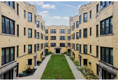 3819.5 North Greenview Avenue Chicago IL 60613