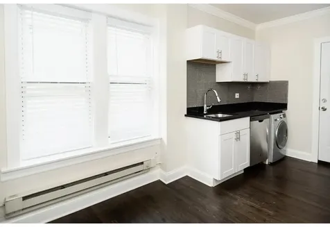 3819.5 North Greenview Avenue Chicago IL 60613