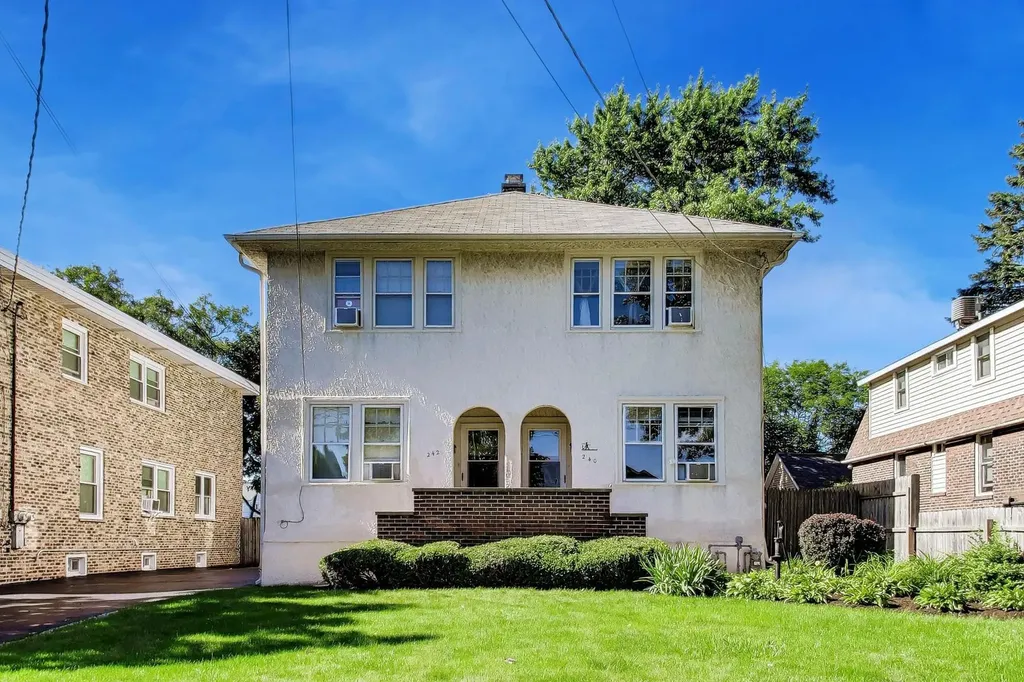 240 & 242 Highwood Avenue Highwood IL 60040