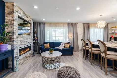 2196 Spruce Avenue Des Plaines IL 60018