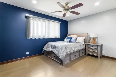 2196 Spruce Avenue Des Plaines IL 60018