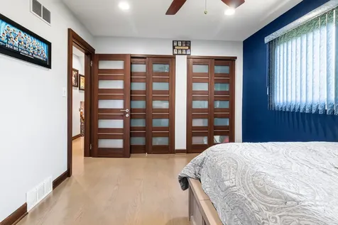2196 Spruce Avenue Des Plaines IL 60018