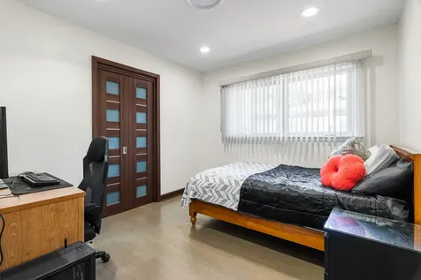 2196 Spruce Avenue Des Plaines IL 60018