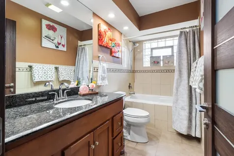 2196 Spruce Avenue Des Plaines IL 60018