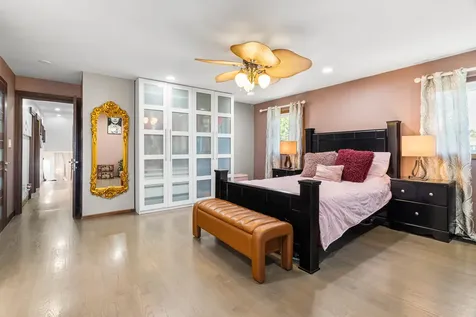 2196 Spruce Avenue Des Plaines IL 60018