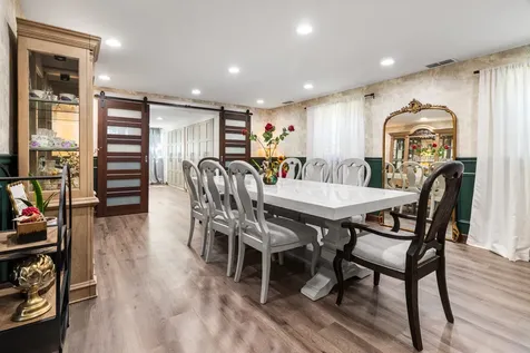 2196 Spruce Avenue Des Plaines IL 60018