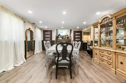 2196 Spruce Avenue Des Plaines IL 60018