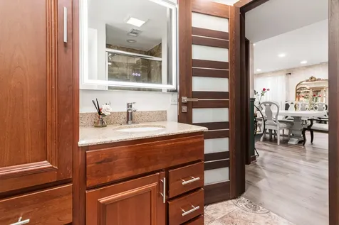 2196 Spruce Avenue Des Plaines IL 60018