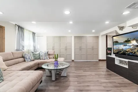2196 Spruce Avenue Des Plaines IL 60018