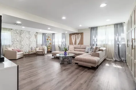 2196 Spruce Avenue Des Plaines IL 60018