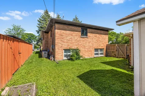 2196 Spruce Avenue Des Plaines IL 60018
