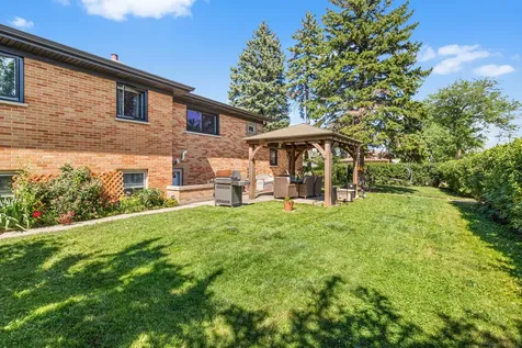 2196 Spruce Avenue Des Plaines IL 60018