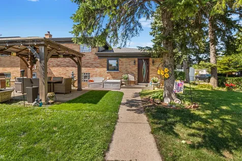 2196 Spruce Avenue Des Plaines IL 60018