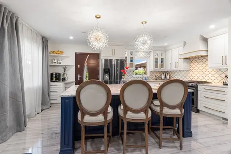 2196 Spruce Avenue Des Plaines IL 60018
