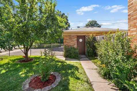2196 Spruce Avenue Des Plaines IL 60018
