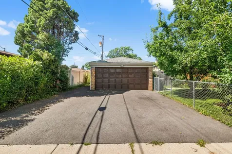 2196 Spruce Avenue Des Plaines IL 60018