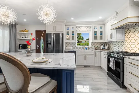 2196 Spruce Avenue Des Plaines IL 60018
