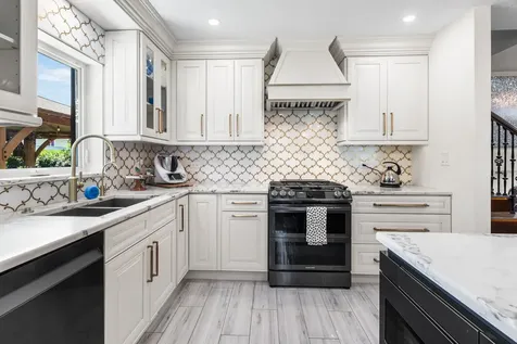 2196 Spruce Avenue Des Plaines IL 60018
