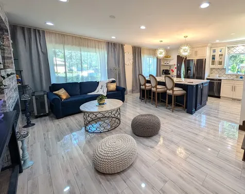2196 Spruce Avenue Des Plaines IL 60018