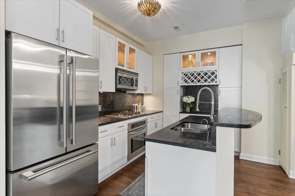 1430 North La Salle Drive Chicago IL 60610