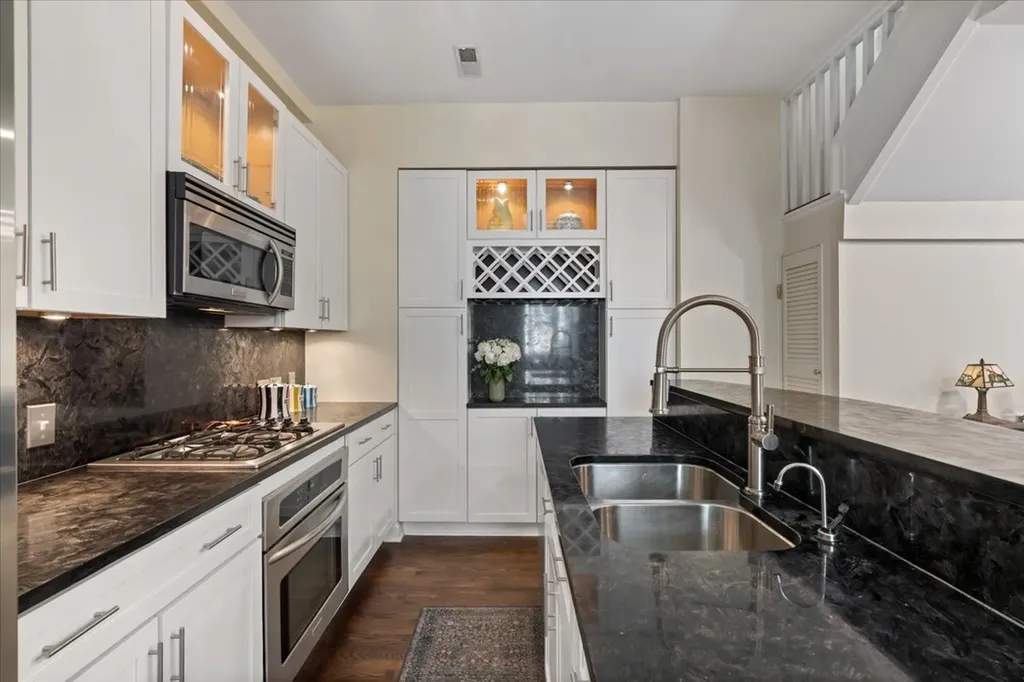1430 North La Salle Drive Chicago IL 60610