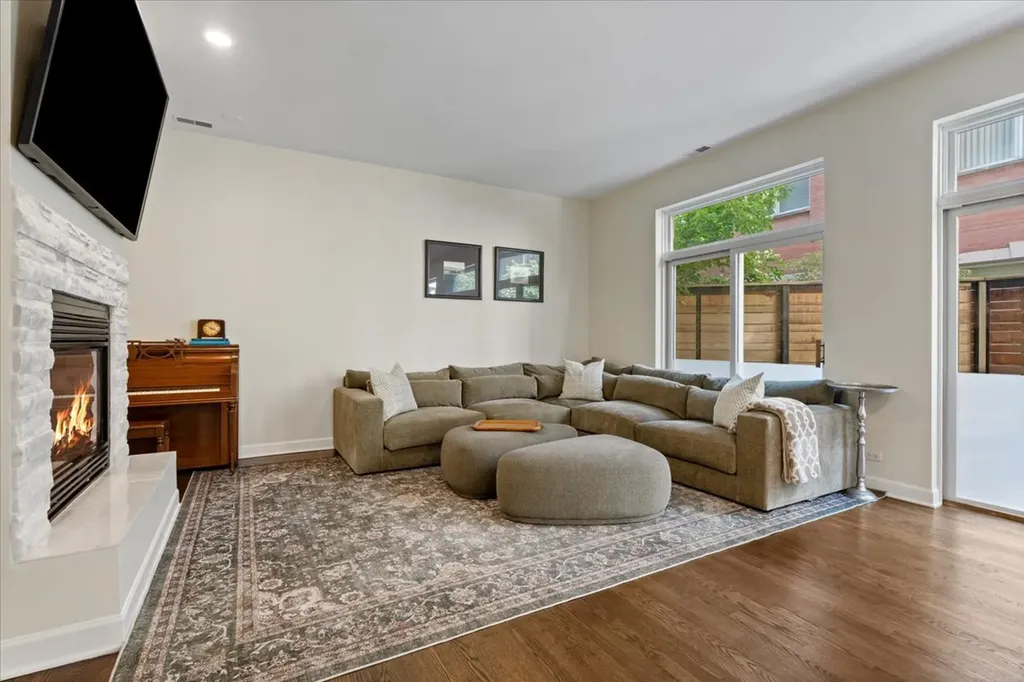 1430 North La Salle Drive Chicago IL 60610