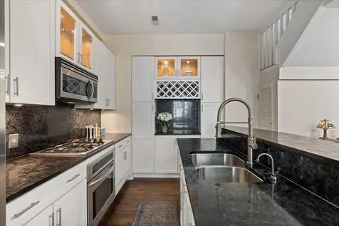 1430 North La Salle Drive Chicago IL 60610