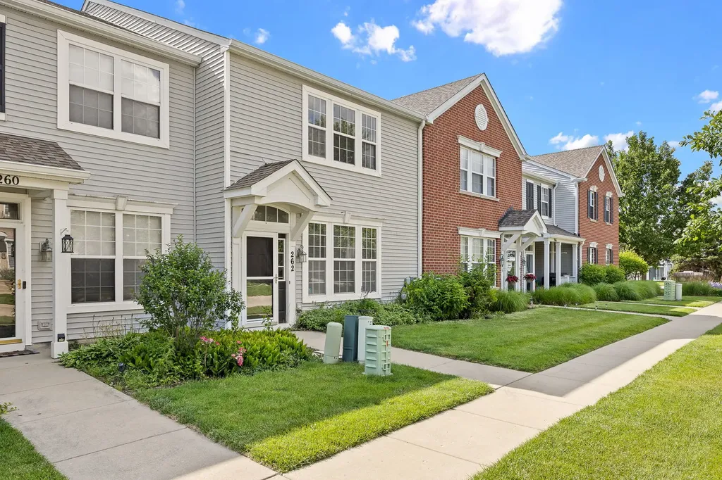 262 Springbrook Trail S Oswego IL 60543