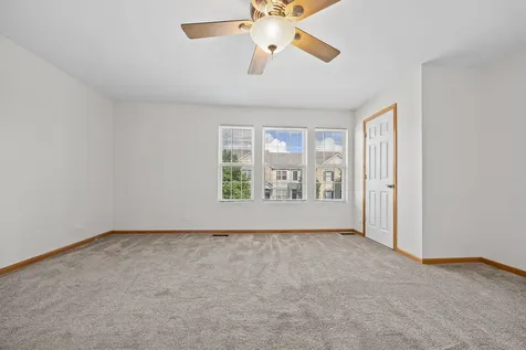 262 Springbrook Trail S Oswego IL 60543