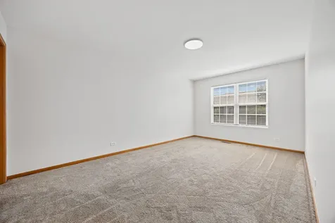 262 Springbrook Trail S Oswego IL 60543