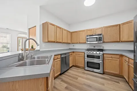 262 Springbrook Trail S Oswego IL 60543