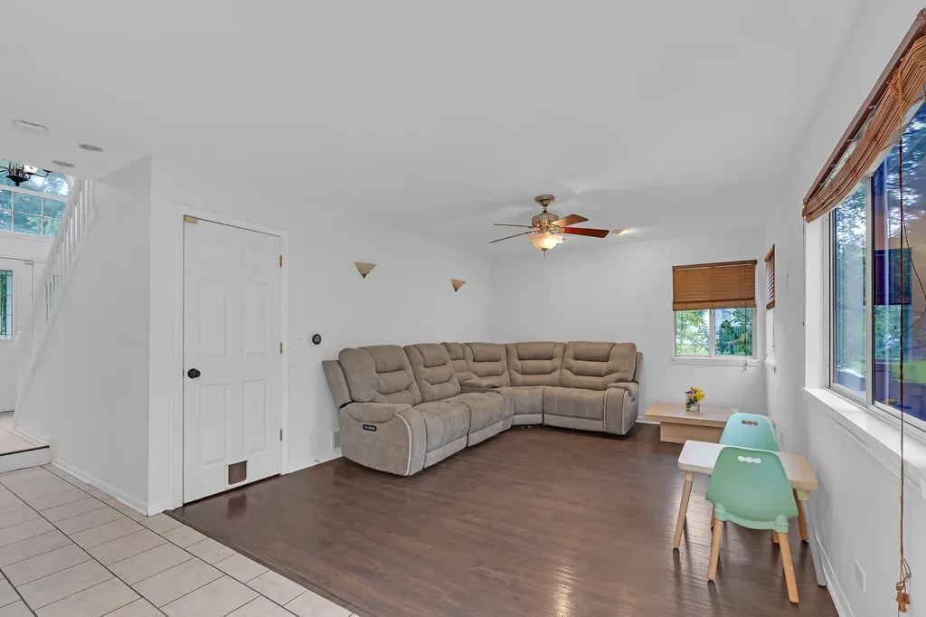 794 White Pine Circle Lake In The Hills IL 60156