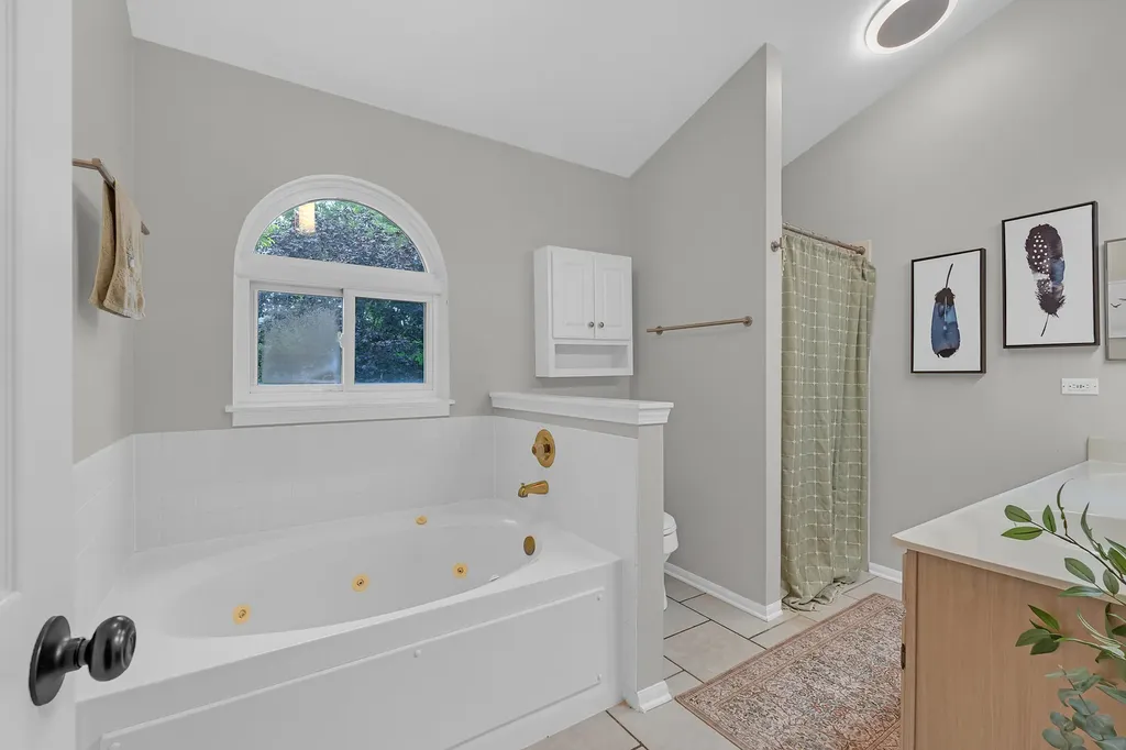 794 White Pine Circle Lake In The Hills IL 60156