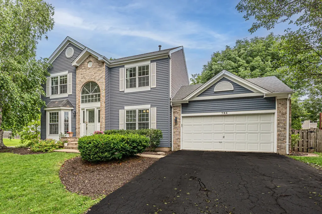 794 White Pine Circle Lake In The Hills IL 60156