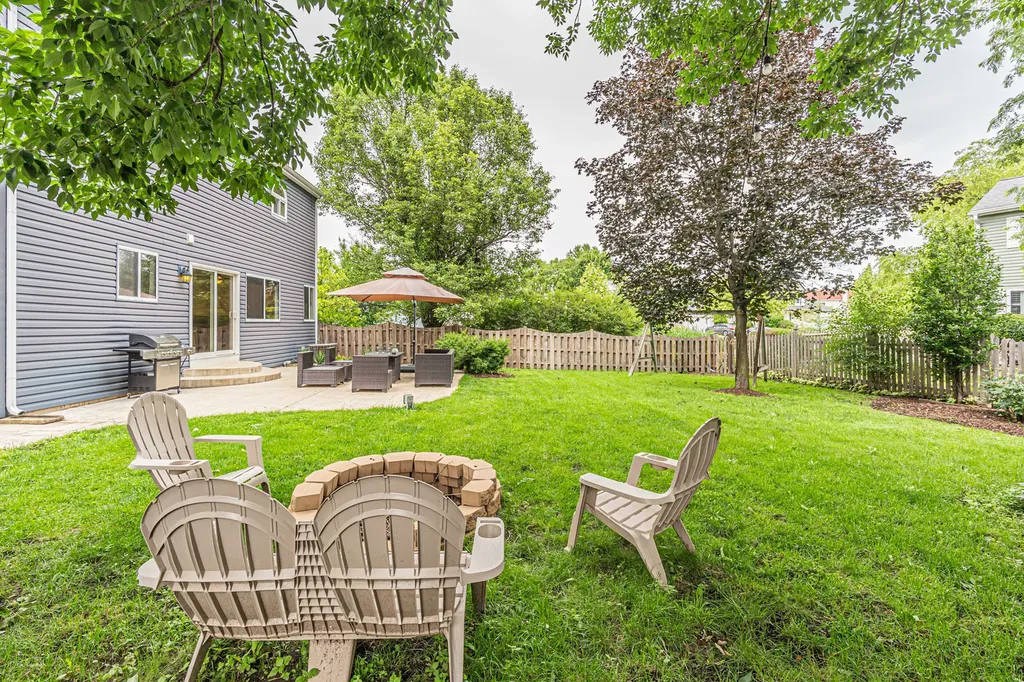794 White Pine Circle Lake In The Hills IL 60156