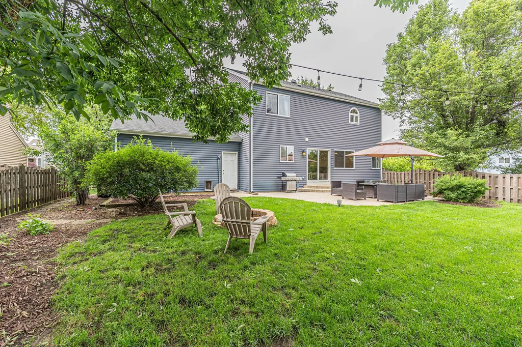 794 White Pine Circle Lake In The Hills IL 60156