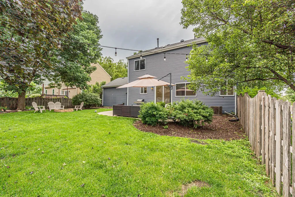 794 White Pine Circle Lake In The Hills IL 60156